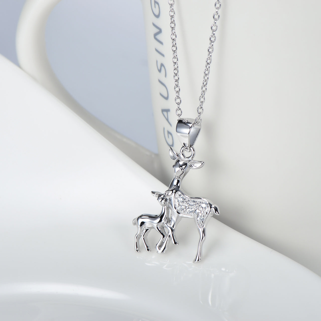 Collier en argent avec pendentif faon