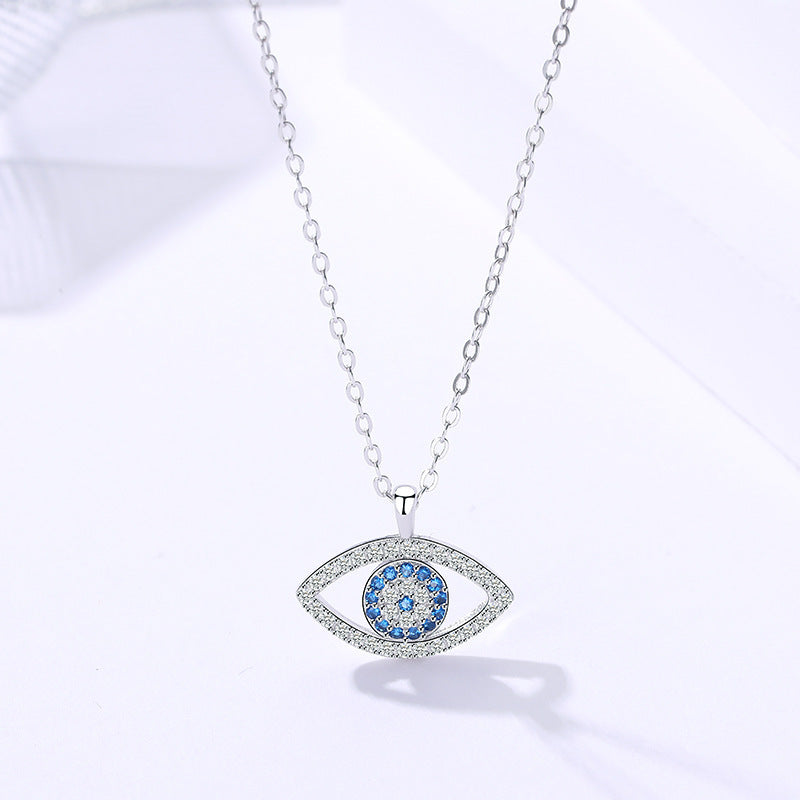 Collier en argent avec pendentif œil