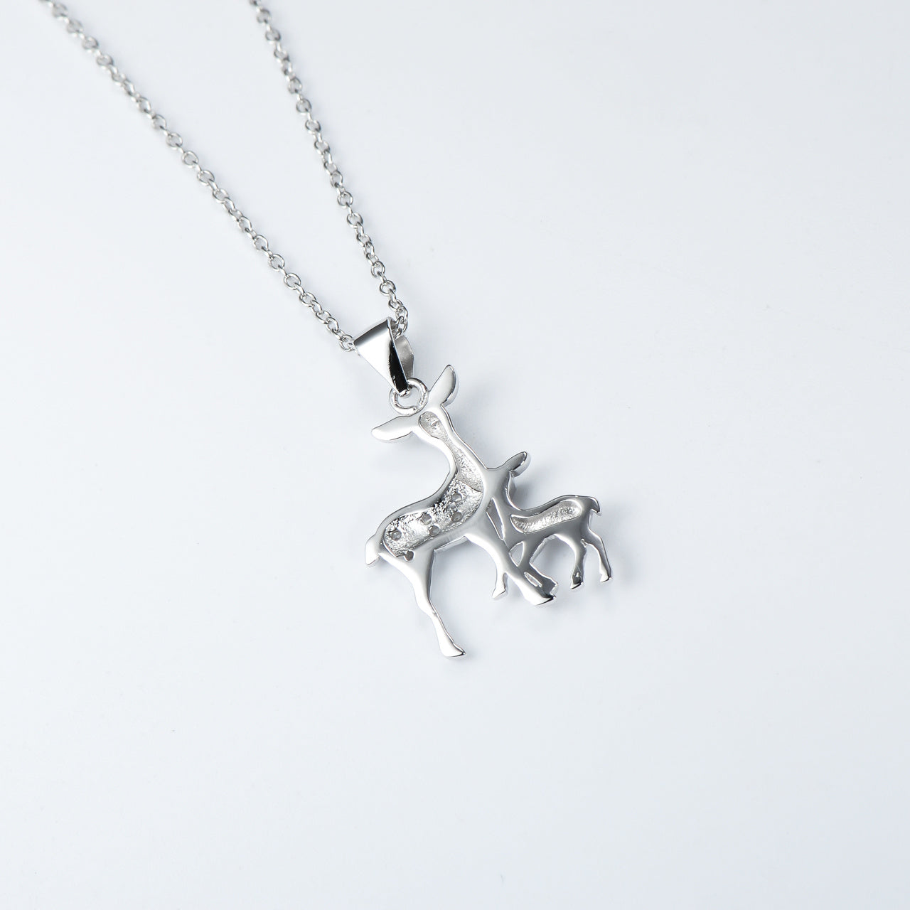 Collier en argent avec pendentif faon