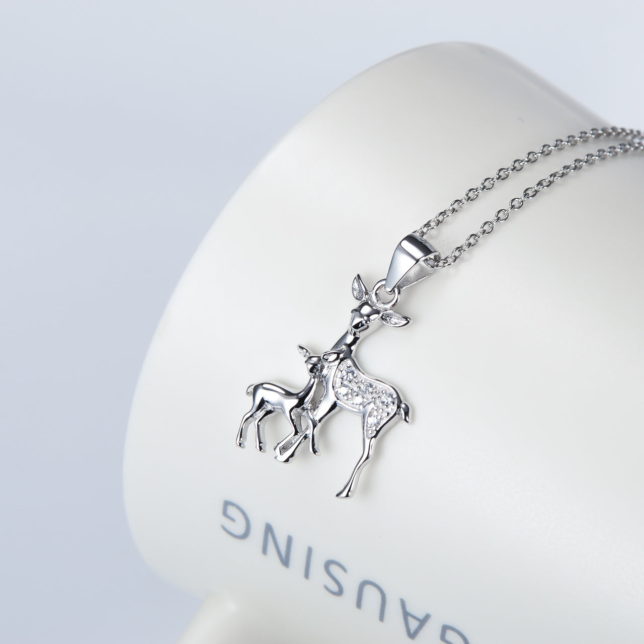 Collier en argent avec pendentif faon