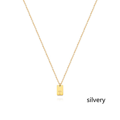 Collier en acier inoxydable avec pendentif étiquette simple à 26 lettres.