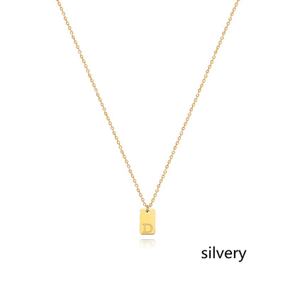 Collier en acier inoxydable avec pendentif étiquette simple à 26 lettres.