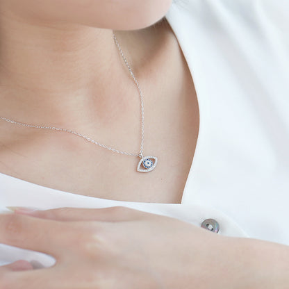 Collier en argent avec pendentif œil