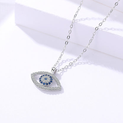 Collier en argent avec pendentif œil