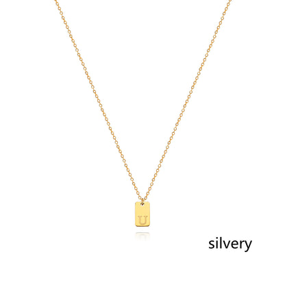 Collier en acier inoxydable avec pendentif étiquette simple à 26 lettres.