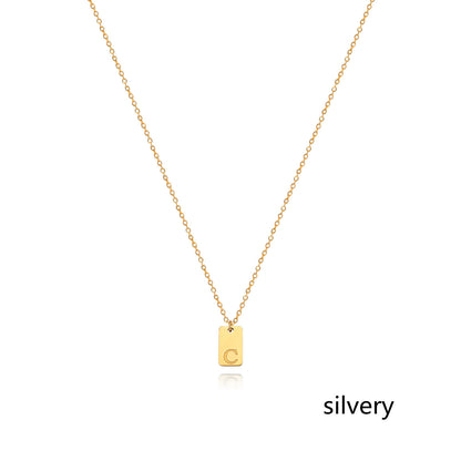 Collier en acier inoxydable avec pendentif étiquette simple à 26 lettres.