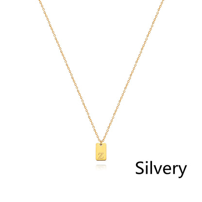Collier en acier inoxydable avec pendentif étiquette simple à 26 lettres.