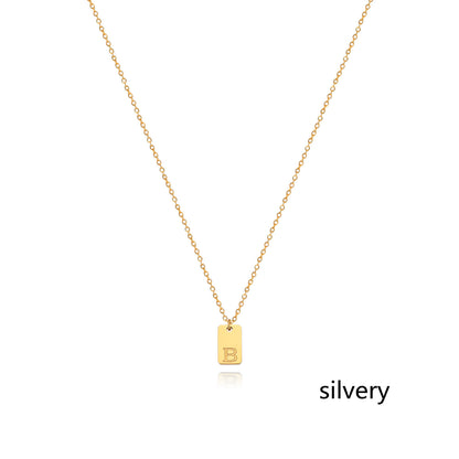 Collier en acier inoxydable avec pendentif étiquette simple à 26 lettres.