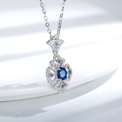 Collier en argent avec pendentif en saphir naturel